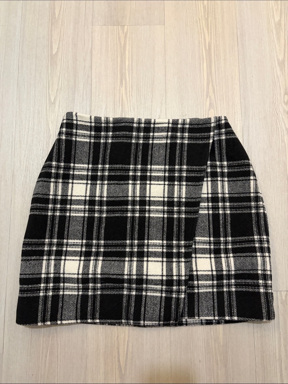 Hollister Black and White Plaid Mini Skirt